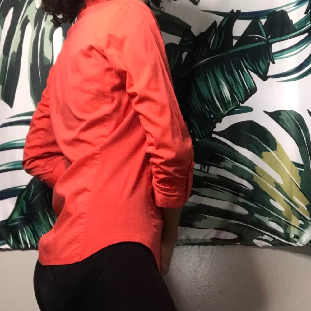 Red button shirt - Picture 4 of 4